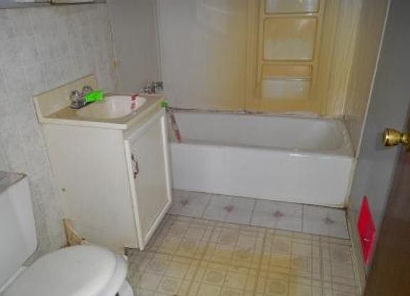 4th image of 7606 S Oketo Ave