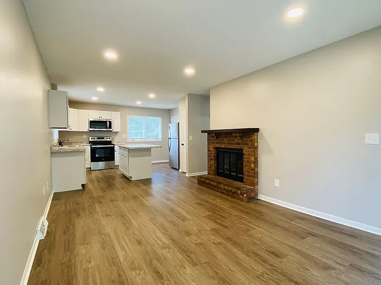 712 NW Linden St — Photo 4