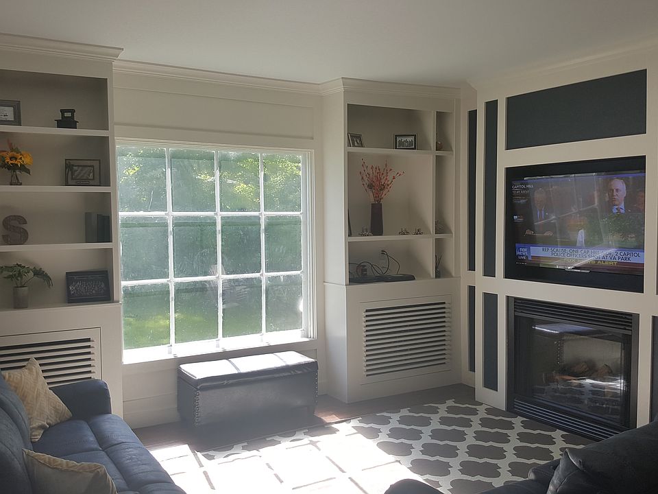 1st image of 129 3rd St SE