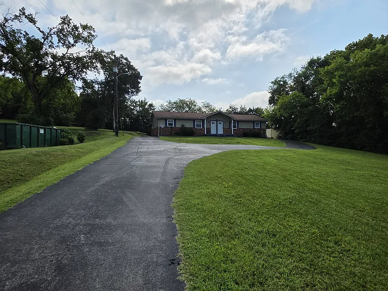 865 Louisville Hwy #B — Photo 3