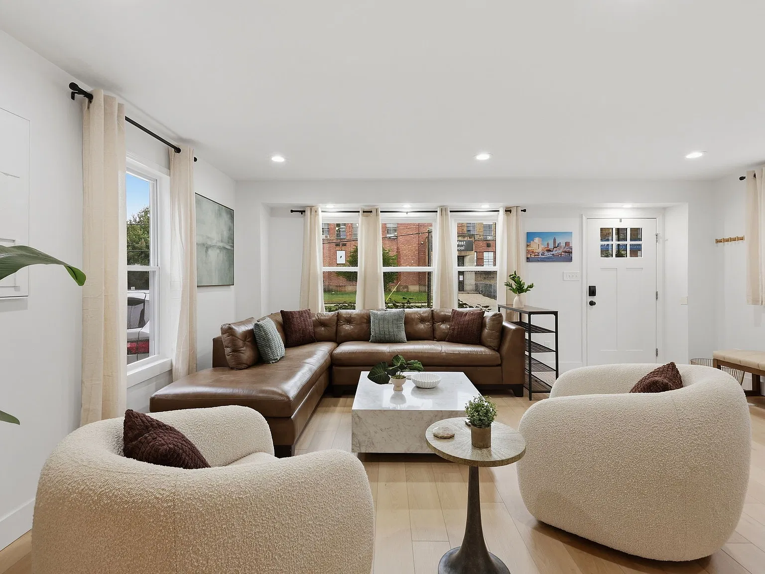 4 bed, 3.5 bath, 1920 sqft, $5,875 — Photo 2