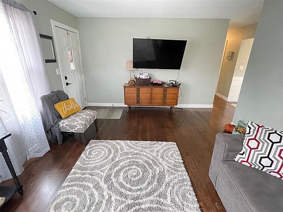 4th image of 2806 Schultz Dr NW