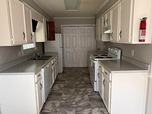 3rd image of 18 Bedford Ct