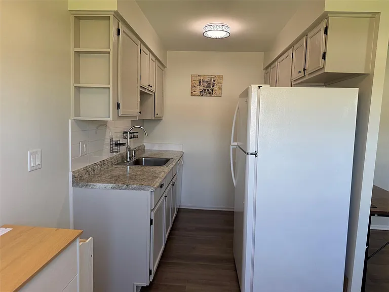204 Princeton Dr — Photo 11