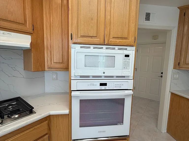 2441 Iron Ridge Ct — Photo 17