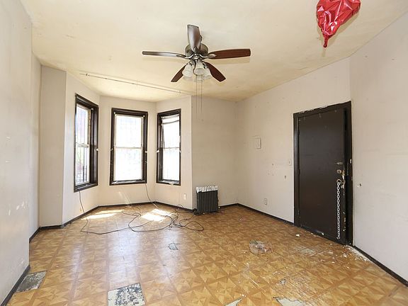 2nd image of 1855 Park Pl