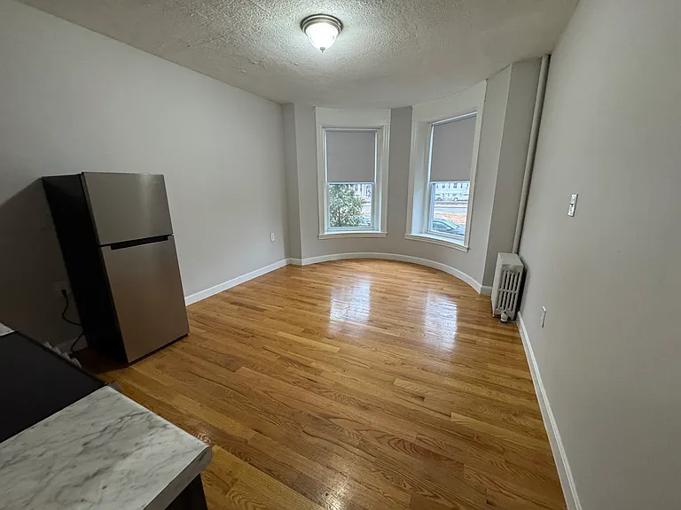1124 Commonwealth Ave — Photo 6