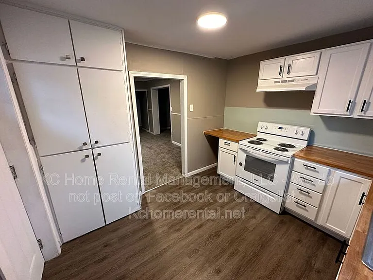 1200 E 23rd St S — Photo 13