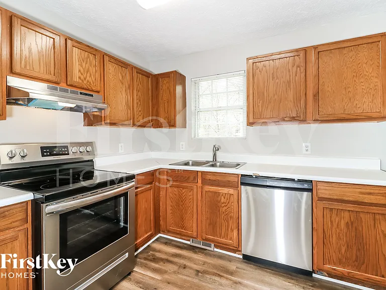 1074 Bridle Creek Dr — Photo 7