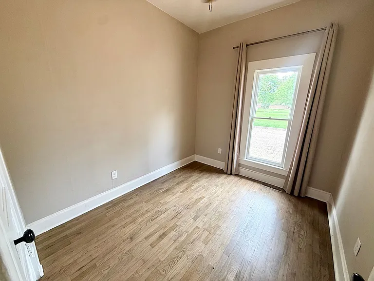 460 W 4th St — Photo 10