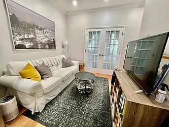 Rented by R New York