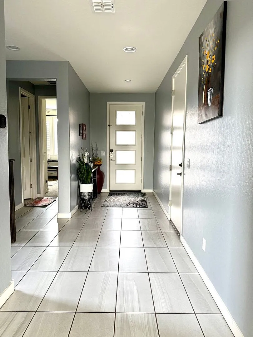 Spacious House with 4BR 3 Bath and 1 office/Game room in Tempe — Photo 3