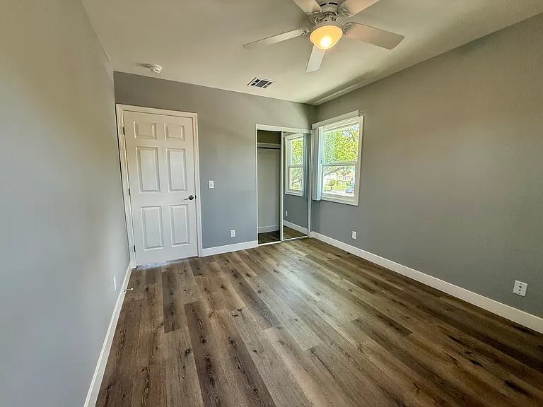 3000 W Victory Blvd #200 — Photo 23
