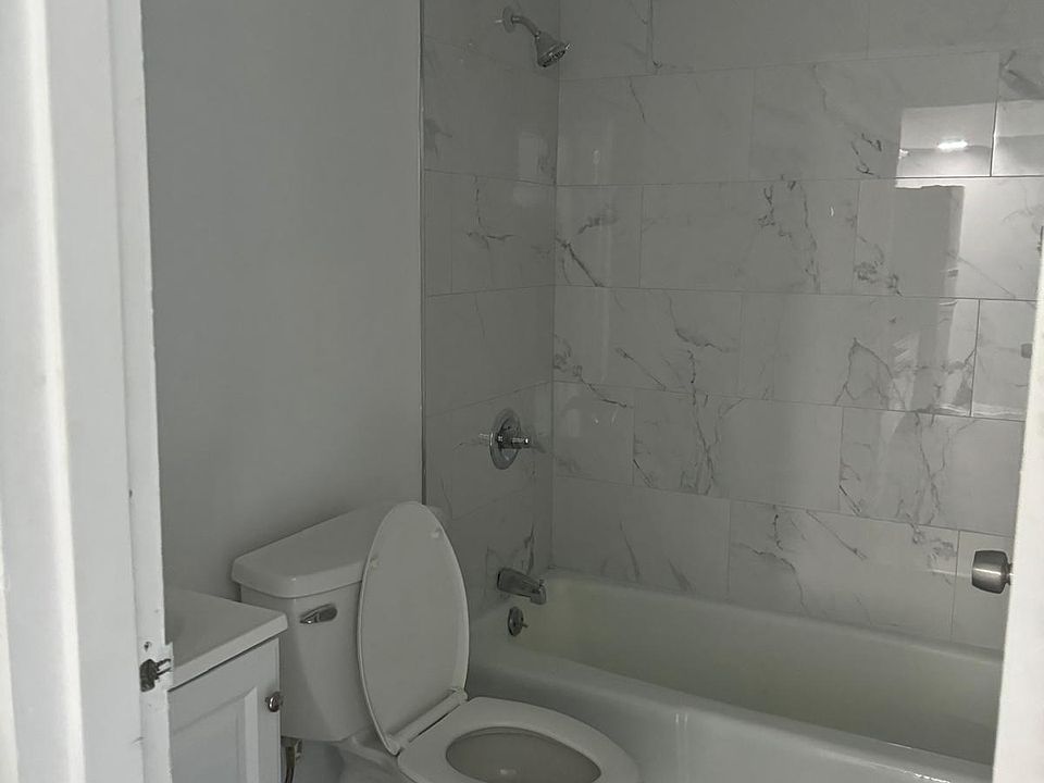 2nd image of 25 Saint Stephens St #A2