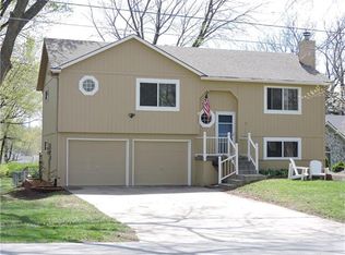 307 NE Forest Ave, Lees Summit, MO 64063