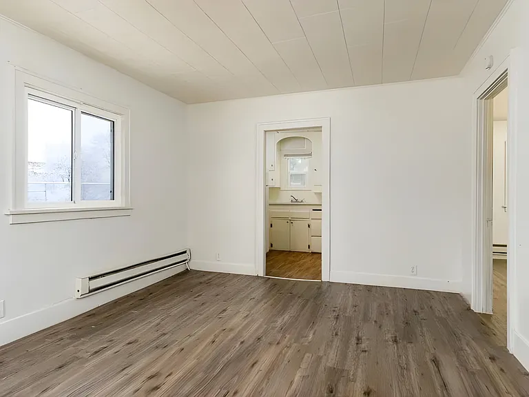 723 W Lewis St — Photo 10