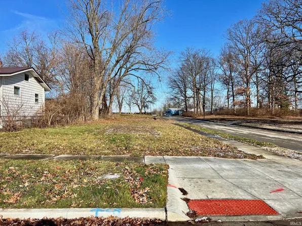 3729 Chestnut St, Fort Wayne, IN 46803