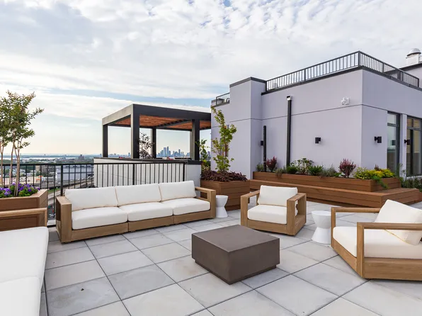 584 Fourth Avenue image 34 of 40