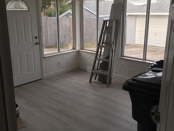3rd image of 726 N Grandview Ave APT 2