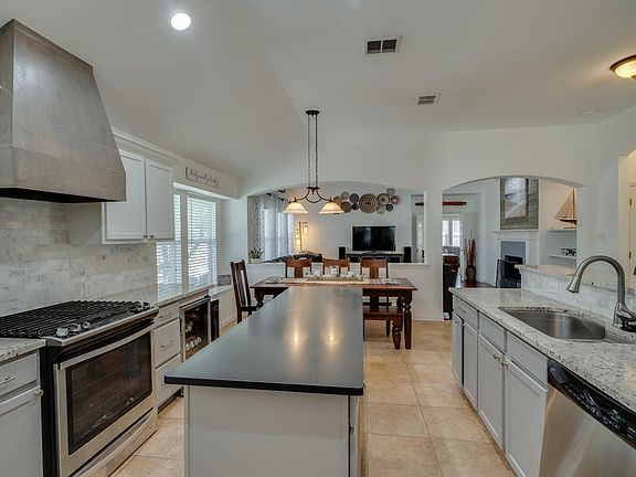 4th image of 301 Cadbury Dr