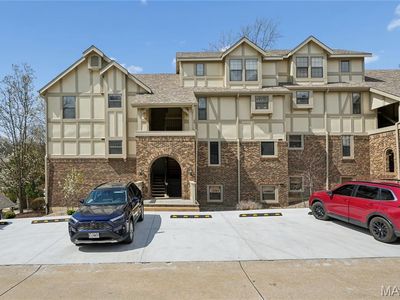 2303 Yosemite Park Ct APT C, Maryland Heights, MO, 63043