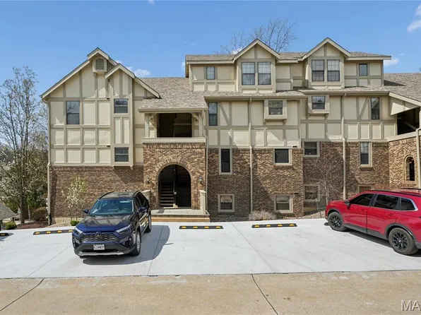 2303 Yosemite Park Ct APT C, Maryland Heights, MO 63043