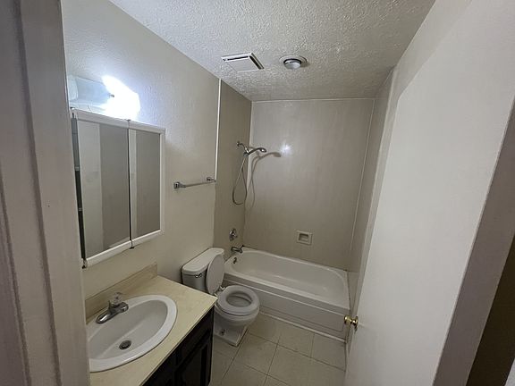 3rd image of 12200 Candelaria Rd NE APT D