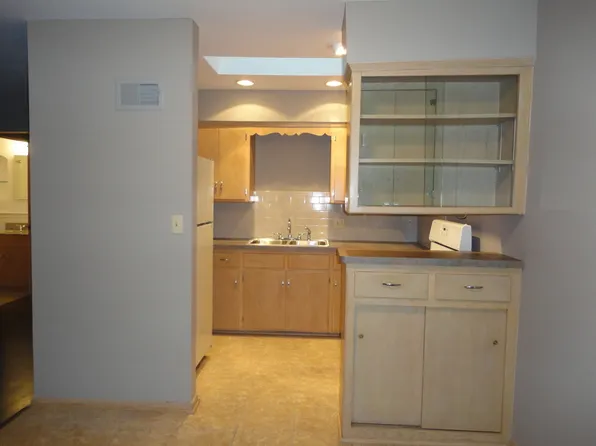 1636 N 116th St, Wauwatosa, WI 53226