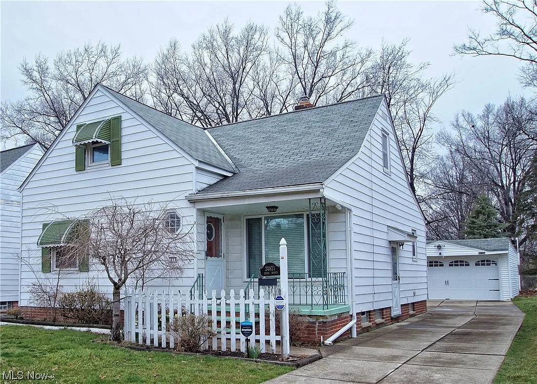 24821 Devoe Ave photo 1
