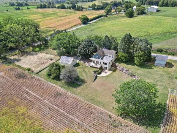 N4614 Paradise ROAD, Helenville, WI 53137
