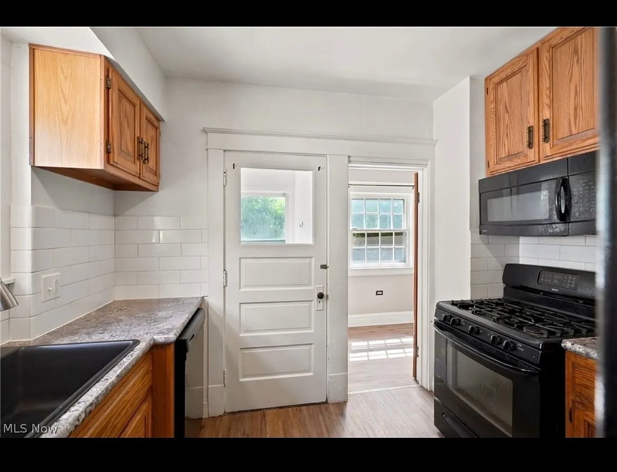 3 bed, $1,300 — Photo 3