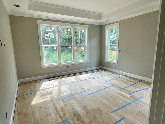 5th image of 130 Whispering Meadows Ln