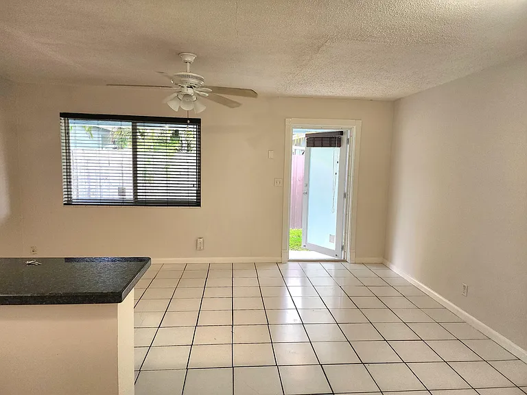 750 SW 2nd St #2 — Photo 2