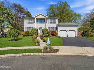 5 Lusia Ct, Howell, NJ 07731