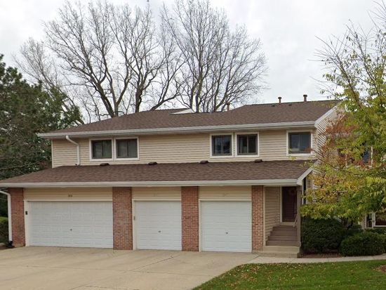 1012 Pine Tree Cir N, Buffalo Grove, IL 60089