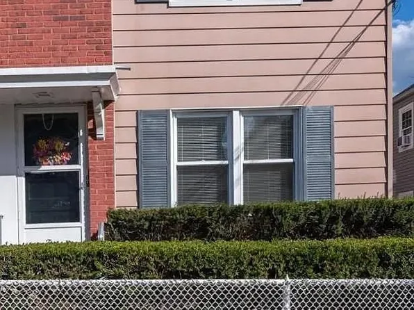 30 Kelly Parkway image 1 of 18