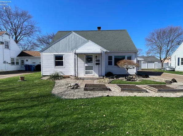 614 Clinton St, Pt Clinton, OH 43452
