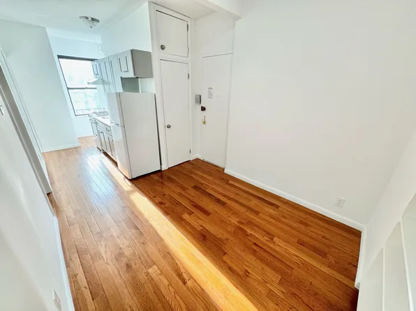 79 Thompson Street image 3 of 16