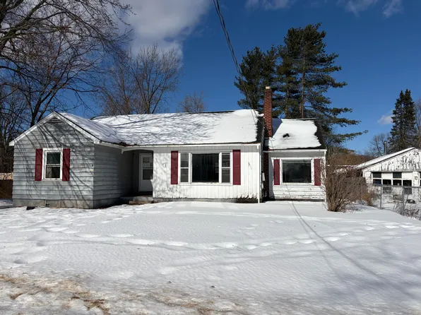 7 River St, Morrisonville, NY 12962