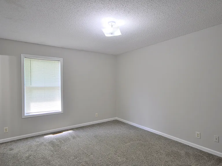 317 Pioneer Dr — Photo 17
