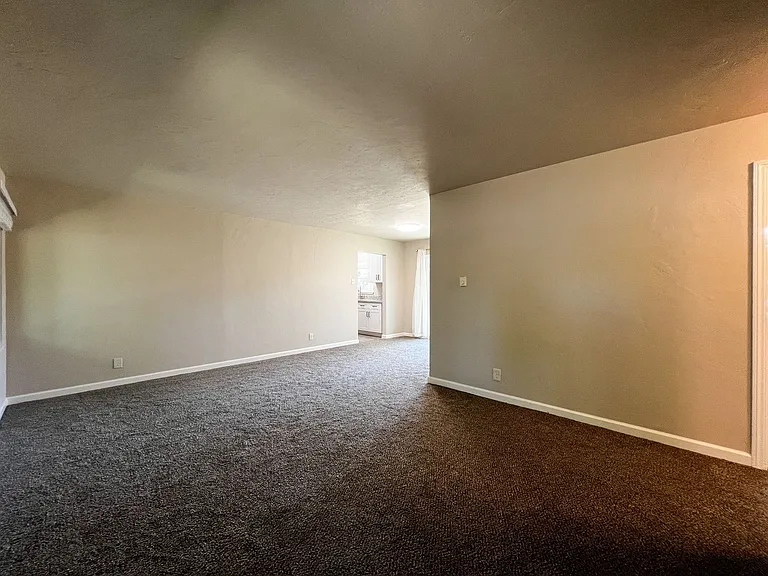 2105 Locust St — Photo 5