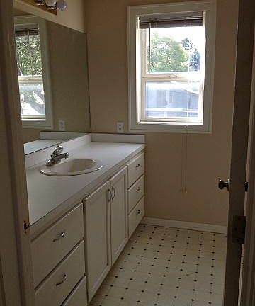 Bathroom with washer/dryer