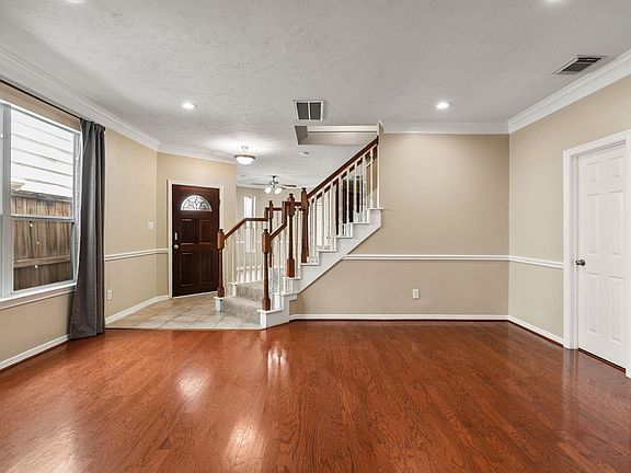 4th image of 4223 Rose St