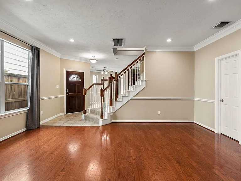 4223 Rose St — Photo 4