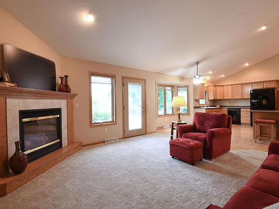 2nd image of 1327 W Heights Ct
