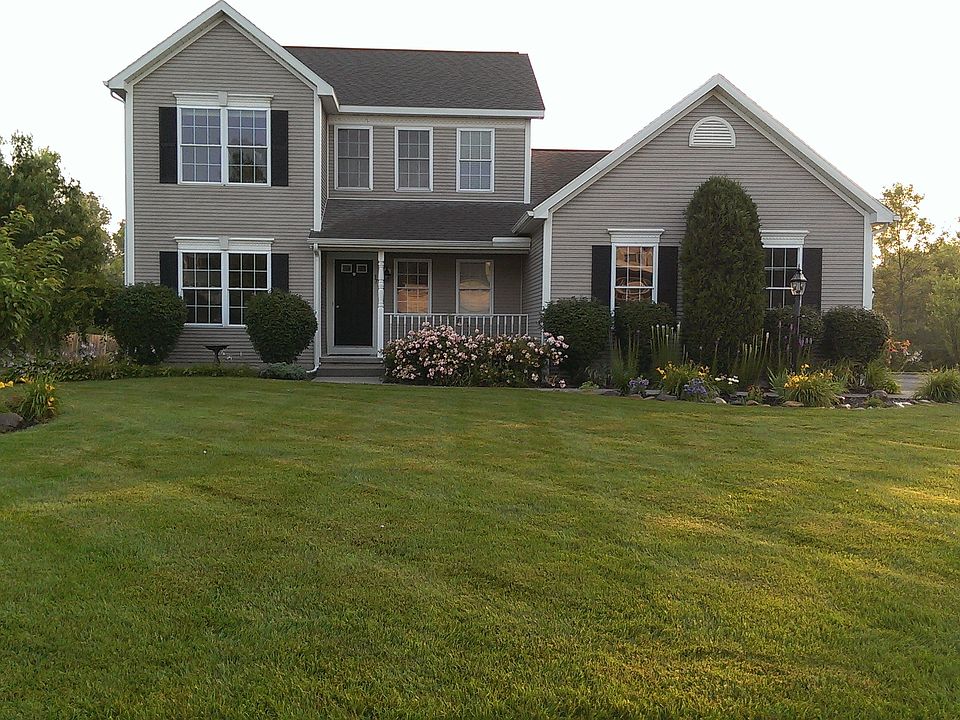 1st image of 37 Wallflower Dr
