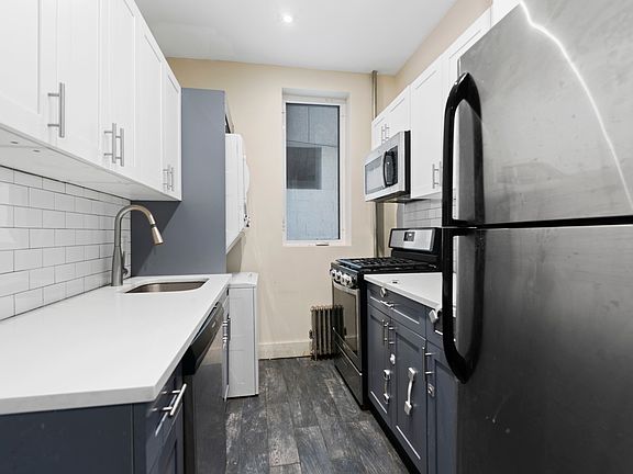 3rd image of 164 Dikeman St APT 1L