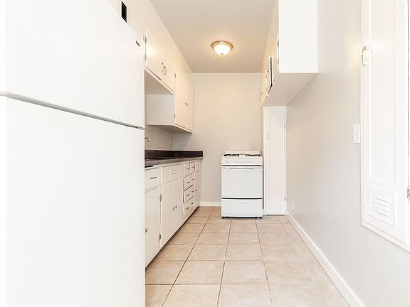 5th image of 1850 Arch St #1862-09