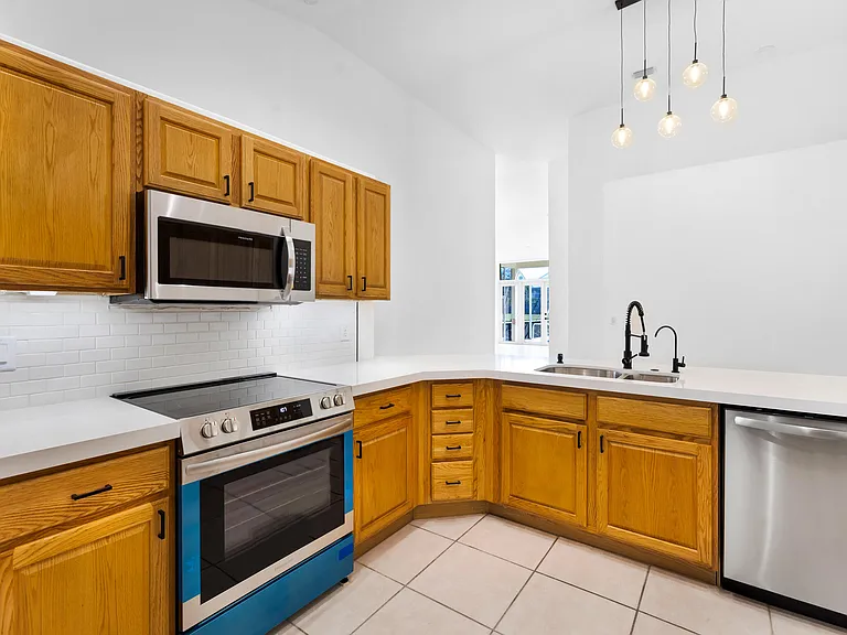 608 W Palm Aire Dr #608 — Photo 6
