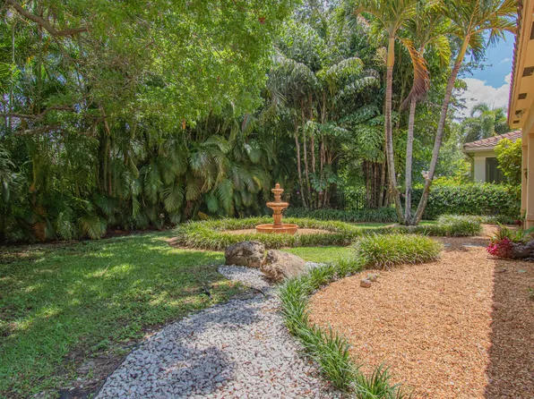 10689 Willow Oak Court, Wellington, FL 33414